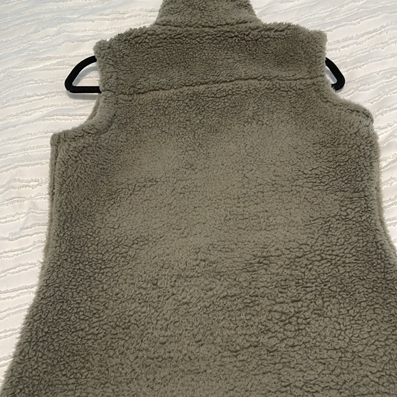 EUC Columbia Winter Pass Sherpa Vest - small - Picture 13 of 13